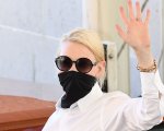 Venezia 2020, Cate Blanchett regina di stile: la mascherina è abbinata alla borsa