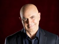 Fratelli di Crozza 2020: Maurizio Crozza imita Lucia Azzolina e Mattia Binotto (VIDEO)