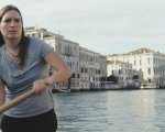 Molecole, la recensione: il film di pre-apertura di Venezia 77 racconta la città ai tempi del lockdown