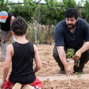 Spaccapietre: Salvatore Esposito in una scena del film