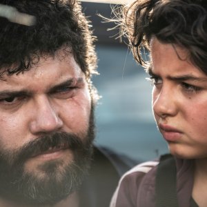Spaccapietre: Salvatore Esposito e Samuele Carrino in una scena del film
