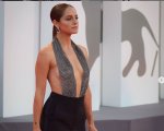Venezia 77: Matilde Gioli, il suo nude look incanta il red carpet (FOTO)