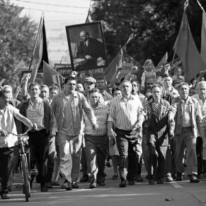 Dear Comrades: una sequenza del film