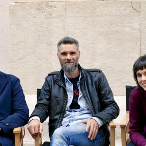 Non odiare: il regista Mauro Mancini, con Alessandro Gassmann e Sara Serraiocco sul set
