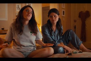 The Broken Hearts Gallery – Final Trailer