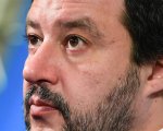 Matteo Salvini come Tom Cruise: il lancio con il paracadute per la Mission: Impossible elettorale