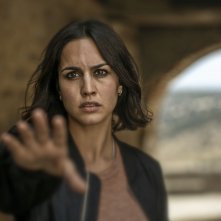 30 Coins: Megan Montaner in una scena della serie