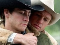 I segreti di Brokeback Mountain e il bacio tra Heath Ledger e Jake Gyllenhaal: i retroscena