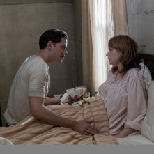 Le strade del male: Bill Skarsgård, Haley Bennett in una scena del film