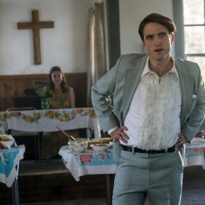 Le strade del male: Robert Pattinson in una scena del film