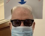 Steve Martin: la sua idea geniale per farsi riconoscere con la mascherina (FOTO)