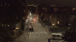 Il condominio inclinato. Bergamo, sole, casbah, pollai e terrazze fiorite - Trailer