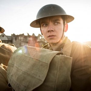 1918 - I giorni del coraggio: Asa Butterfield in una scena del film