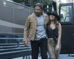 A Star is Born: Bradley Cooper è più truccato di Lady Gaga, nel film
