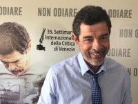 Alessandro Gassmann protagonista di Non odiare: 'Dobbiamo sforzarci di ascoltare chi non la pensa come noi'