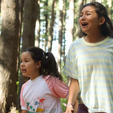 Beans: Kiawentiio e Violah Beauvais in una scena drammatica