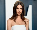 Emily Ratajkowski accusa un fotografo di violenza sessuale, ma lui nega