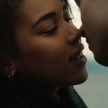 Endless: una scena con Nicholas Hamilton e Alexandra Shipp