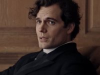 Enola Holmes, Henry Cavill: 'Interpretare Sherlock Holmes è molto più liberatorio di Superman o The Witcher'