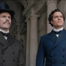 Enola Holmes: Sam Claflin e Henry Cavill in una scena