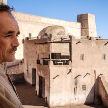 Waiting for the Barbarians: Mark Rylance durante una scena