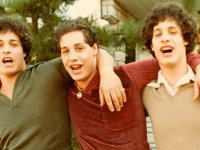 Three Identical Strangers, la recensione: il documentario sui gemelli che non si conoscevano