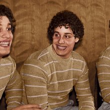 Three Identical Strangers: una sequenza del film