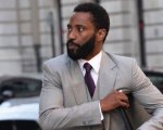Tenet: neanche John David Washington riesce a spiegare il significato del film