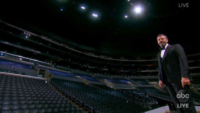 Emmy 2020, Jimmy Kimmel conduce i Pandemmys in un teatro vuoto: "Non è un comizio di Trump!"