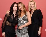 Friends: Jennifer Aniston, Courtney Cox e Lisa Kudrow riunite per gli Emmy 2020 (VIDEO)