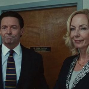 Bad Education: Allison Janney, Hugh Jackman in una scena