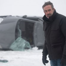 The Postcard Killings: Jeffrey Dean Morgan in  una scena del film