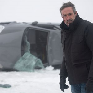 The Postcard Killings: Jeffrey Dean Morgan in  una scena del film