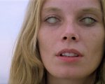 E tu vivrai nel terrore - L'aldilà: lo strano doppiaggio a due voci del film