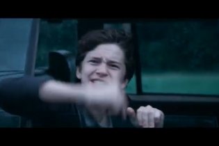 Il Giorno Sbagliato -  Clip 'Si Sta Avvicinando'