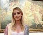 Chiara Ferragni su Instagram come la Madonna: il Codacons la denuncia per blasfemia
