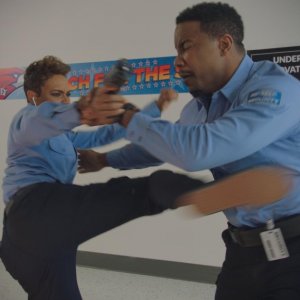 Welcome to Sudden Death: Michael Jai White in una scena d'azione