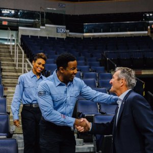 Welcome to Sudden Death: Michael Jai White in una sequenza