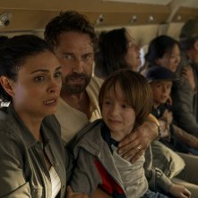 Greenland: Gerard Butler, Morena Baccarin e Roger Dale Floyd in  una scena del film