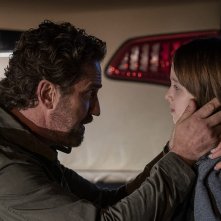 Greenland: Gerard Butler e Roger Dale Floyd in una scena del film