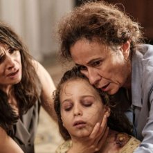 Il legame: Mia Maestro, Mariella Lo Sardo e Giulia Patrignani in   una scena del film