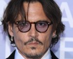 Johnny Depp in smoking al Planetary Health gala di Monte Carlo (FOTO)