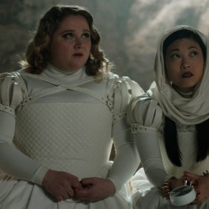 Paradise Hills: Danielle Macdonald, Awkwafina in una scena del film