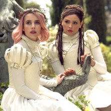 Paradise Hills: Emma Roberts, Eiza González in una scena del film