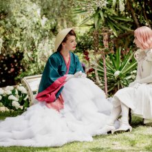 Paradise Hills: una scena con Milla Jovovich, Emma Roberts