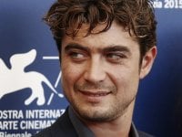 L'ombra di Caravaggio: Riccardo Scamarcio nella prima foto del film di Michele Placido