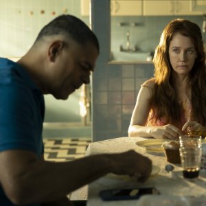 Buongiorno, Verônica: Eduardo Moscovis e Camila Morgado in una scena della serie