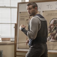 The Walking Dead - World Beyond: Nico Tortorella in una scena dello spin-off