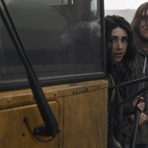 The Walking Dead - World Beyond: Hal Cumpston e Alexa Mansour in un'immagine dello spin-off