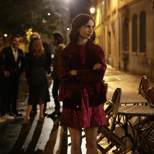 Emily in Paris: una scena della serie Netflix